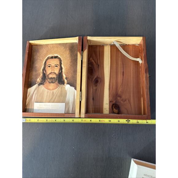 Vintage Memorial Edition 1958 Holy Bible, Illustrated With Cedar Wood Case - Picture 11 of 13